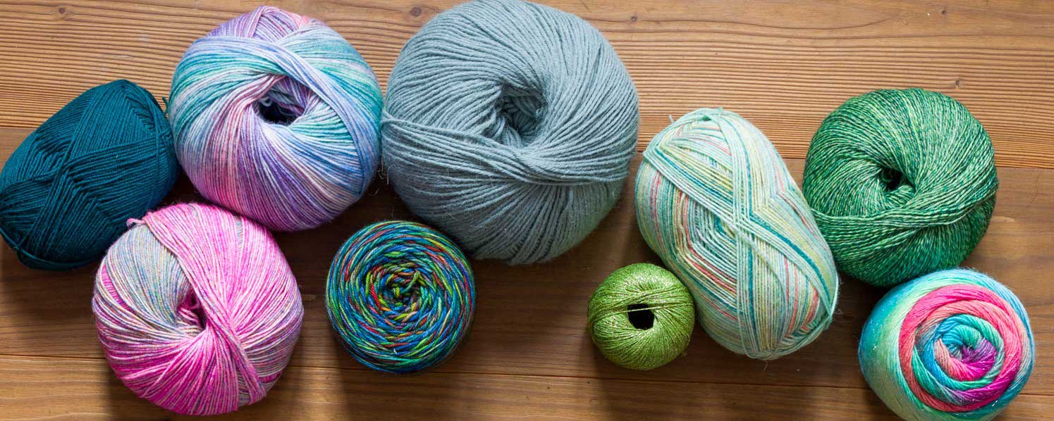 sockengarn mit unterschiedlichen farbverlaeufen und strukturen
